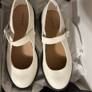 WHITE FAUX LEATHER MARY JANE FLAT (WW)